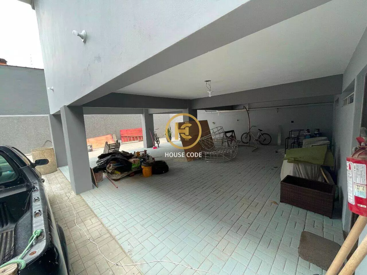 Apartamento na Balneário Stella Maris com 98 m², suíte, varanda, condomínio com piscina e a 500 metros da praia.