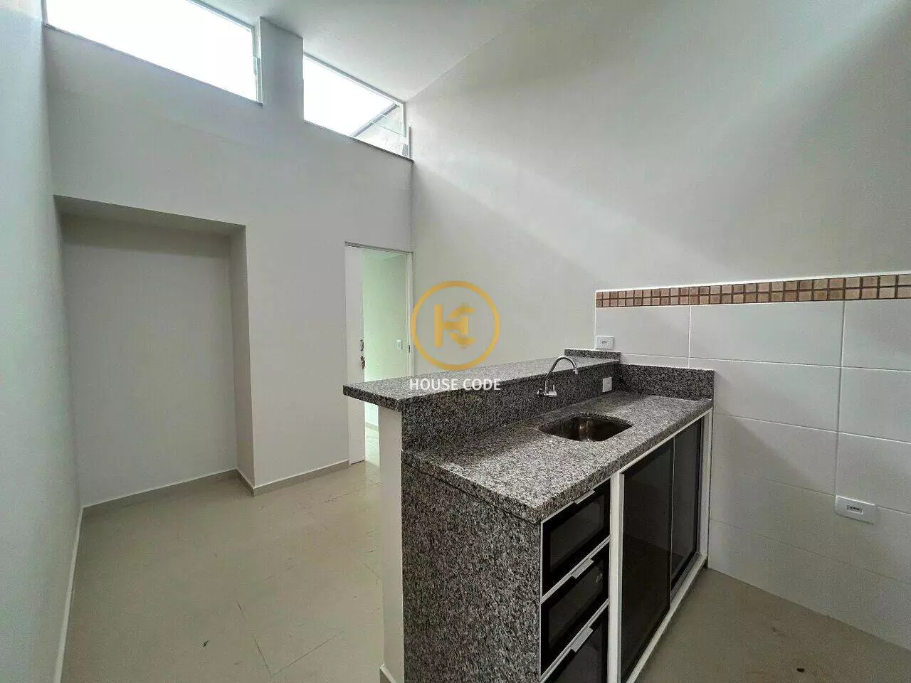 Apartamento Cidade Balneária Peruibe Peruíbe São Paulo AP0503 4 Apartamento na Cidade Balneária Peruíbe-Scipel para aluguel definitivo, a 30 metros da praia, com suíte e cozinha integrada.