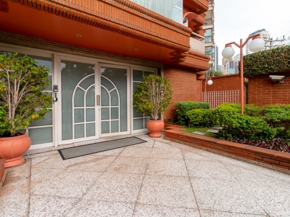 Cobertura duplex na Consolação com 580 m², piscina privativa, área gourmet coberta, quatro suítes e vista panorâmica de São Paulo.