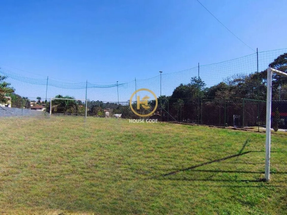 Terreno em condomínio fechado em Pitas Cotia com 252 m², vista para área verde, rua sem saída e infraestrutura completa de lazer.