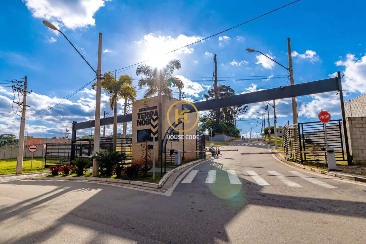 Terreno plano em condomínio fechado no Jardim Atalaia, Cotia, com 125 m², localização estratégica e fácil acesso à Rodovia Raposo Tavares.