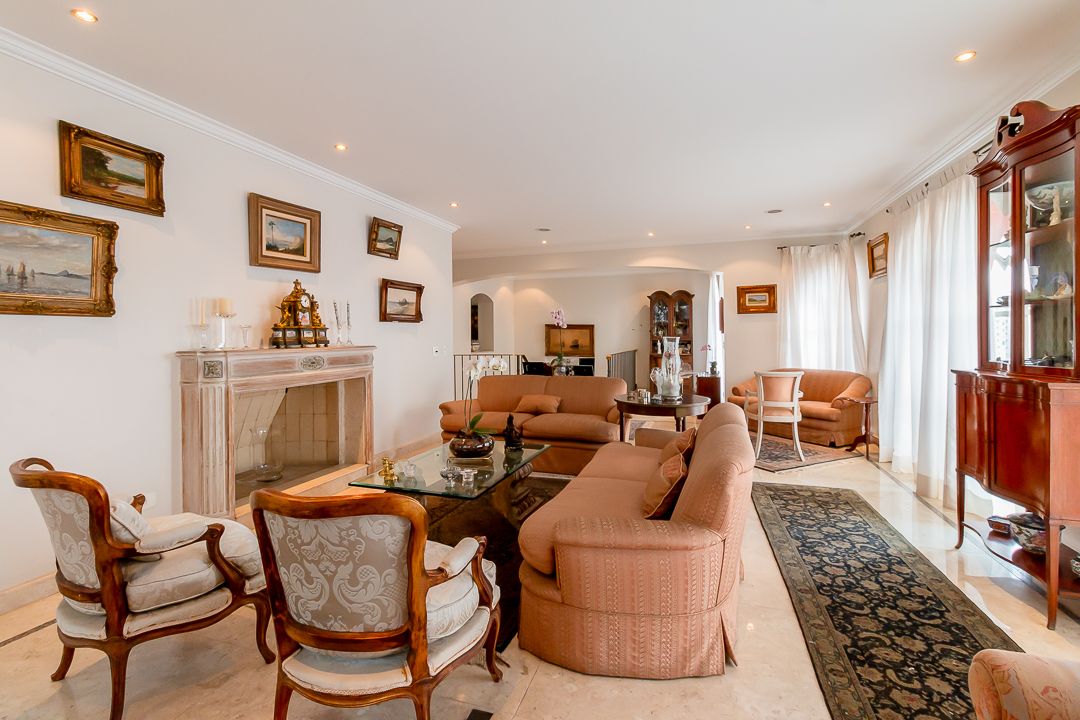 Cobertura duplex na Consolação com 580 m², piscina privativa, área gourmet coberta, quatro suítes e vista panorâmica de São Paulo.