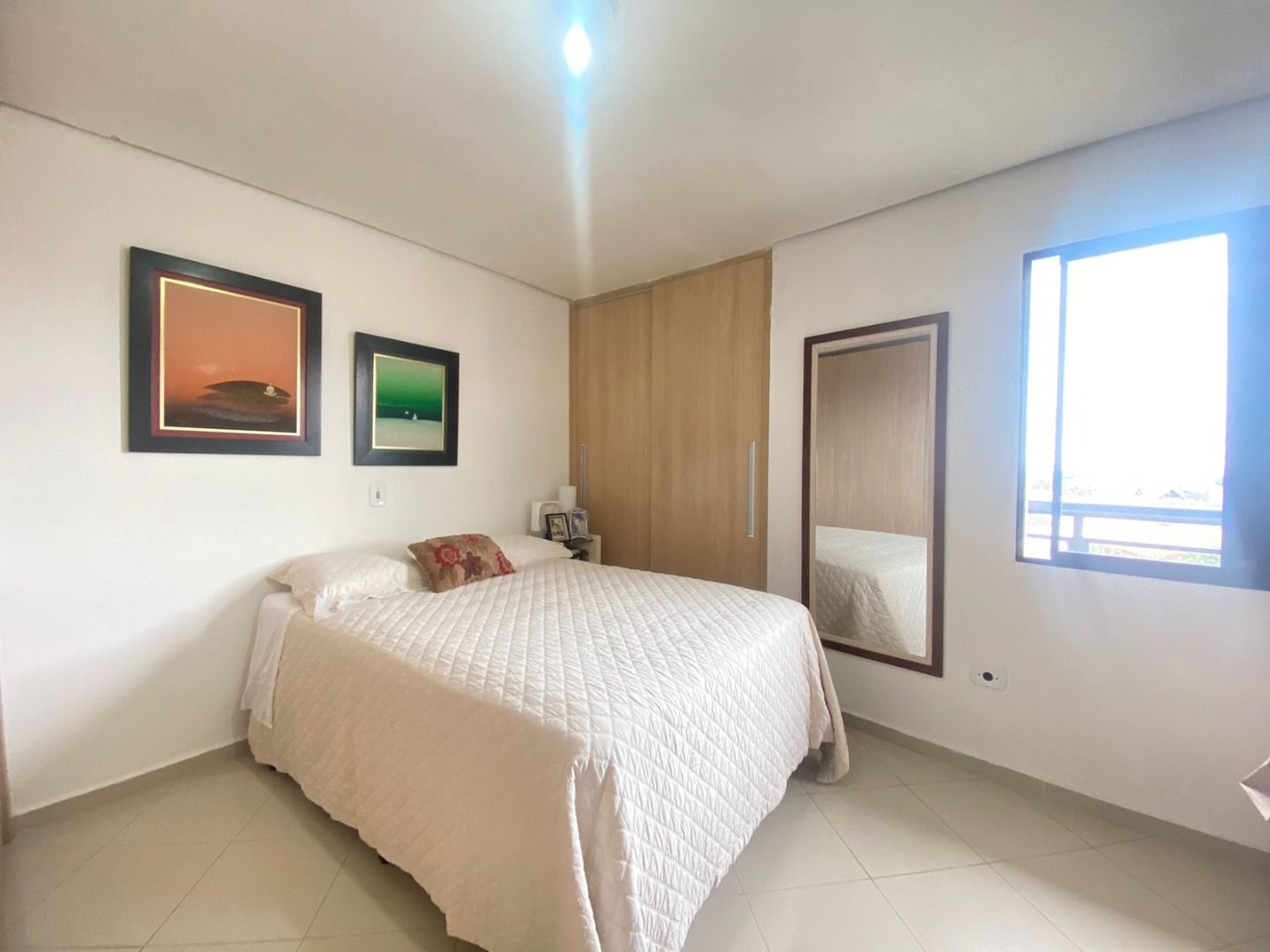 Apartamento Balneário Samburá – AP0314 Apartamento no Balneário Samburá, em Peruíbe, com 2 dormitórios, suíte, sacadas com vista para o mar, condomínio com lazer e segurança 24 horas.