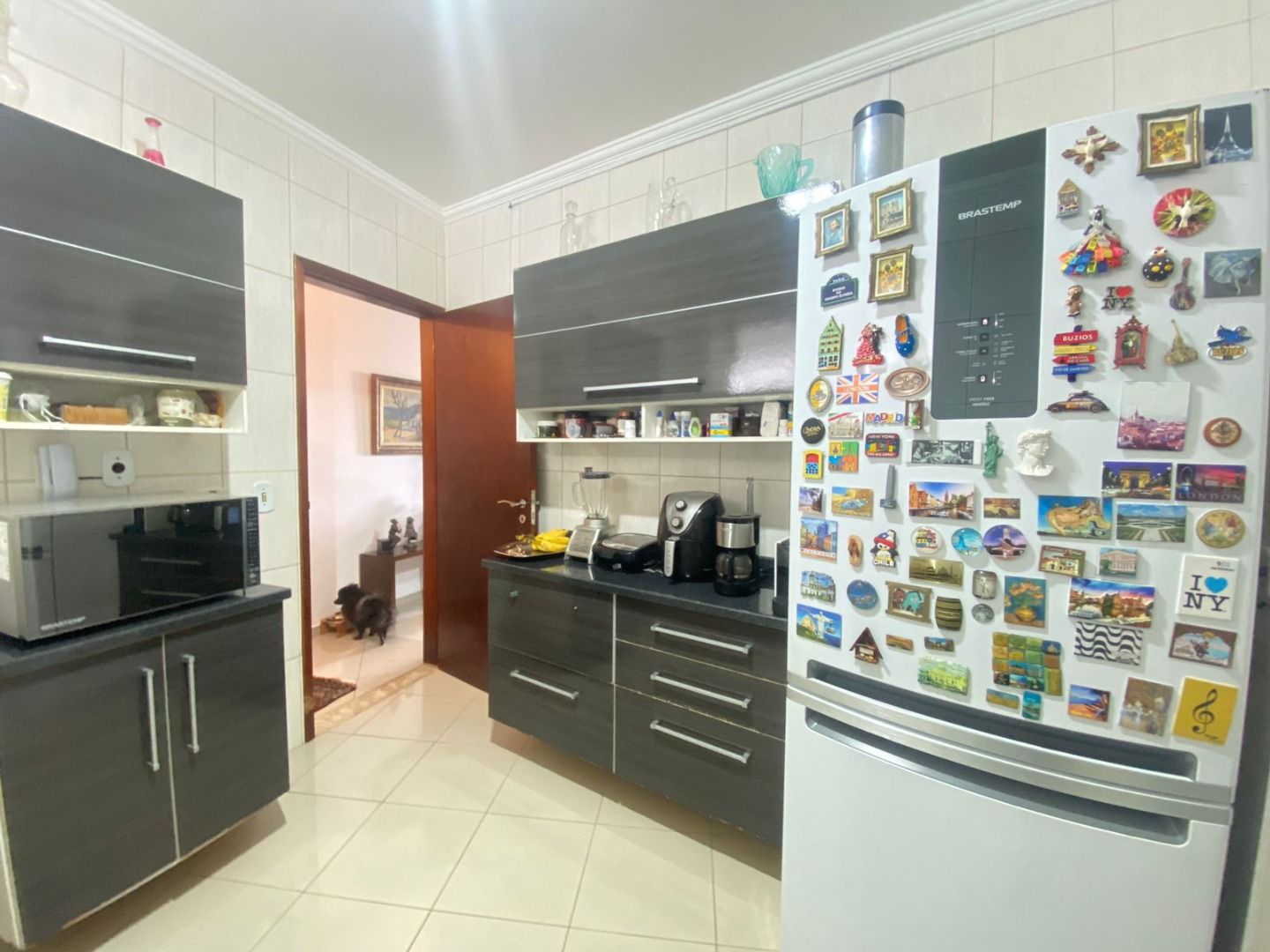 Apartamento Balneário Samburá – AP0314 Apartamento no Balneário Samburá, em Peruíbe, com 2 dormitórios, suíte, sacadas com vista para o mar, condomínio com lazer e segurança 24 horas.