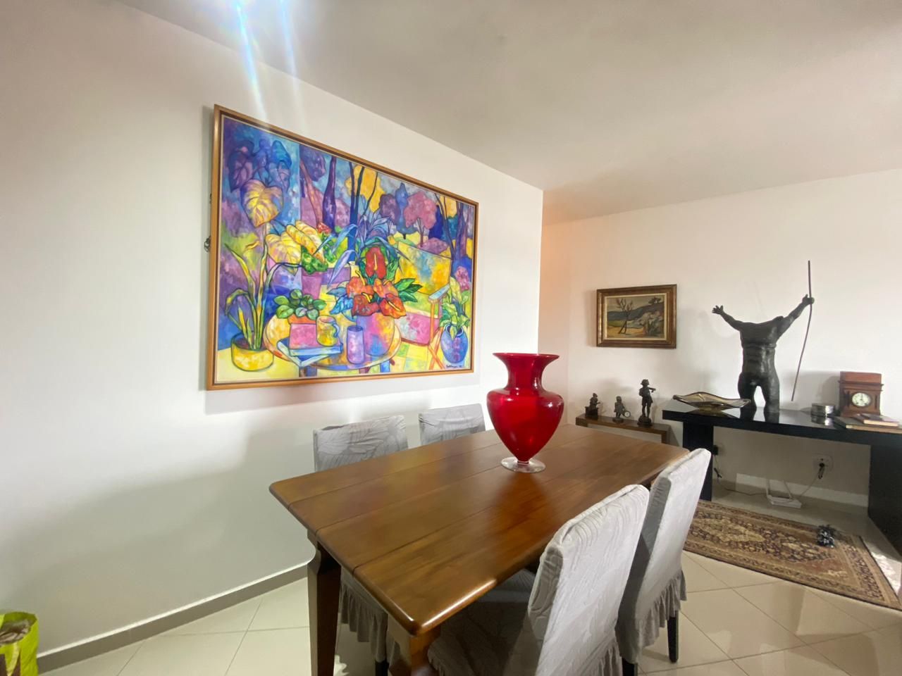 Apartamento Balneário Samburá – AP0314 Apartamento no Balneário Samburá, em Peruíbe, com 2 dormitórios, suíte, sacadas com vista para o mar, condomínio com lazer e segurança 24 horas.