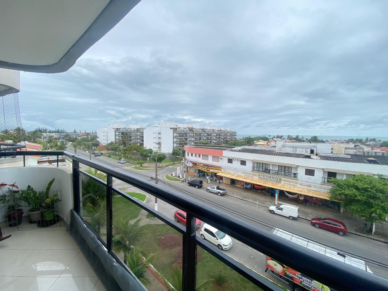 Apartamento Balneário Samburá – AP0314 Apartamento no Balneário Samburá, em Peruíbe, com 2 dormitórios, suíte, sacadas com vista para o mar, condomínio com lazer e segurança 24 horas.