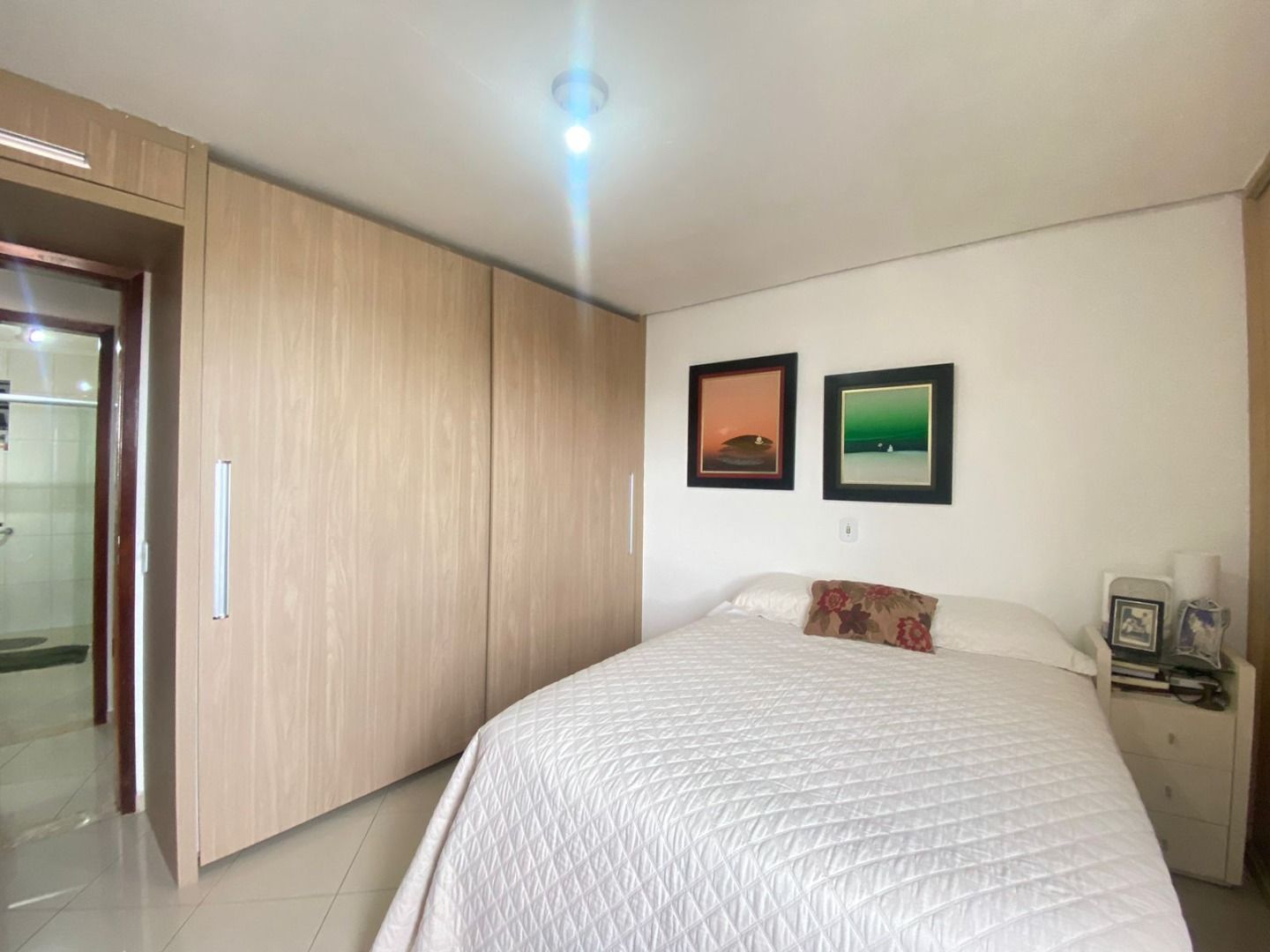 Apartamento Balneário Samburá – AP0314 Apartamento no Balneário Samburá, em Peruíbe, com 2 dormitórios, suíte, sacadas com vista para o mar, condomínio com lazer e segurança 24 horas.