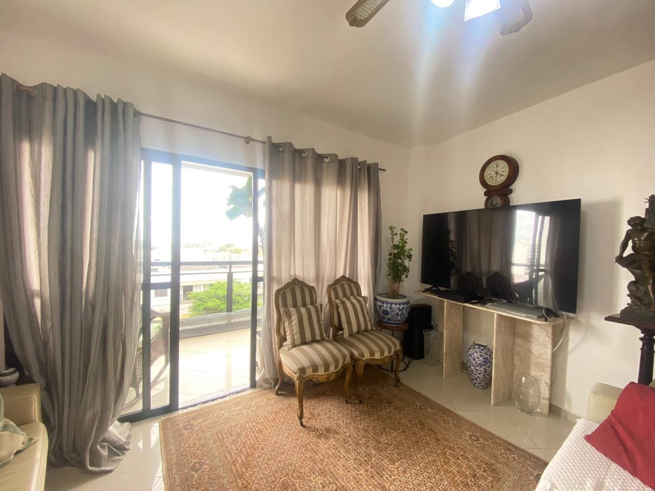 Apartamento Balneário Samburá – AP0314 Apartamento no Balneário Samburá, em Peruíbe, com 2 dormitórios, suíte, sacadas com vista para o mar, condomínio com lazer e segurança 24 horas.