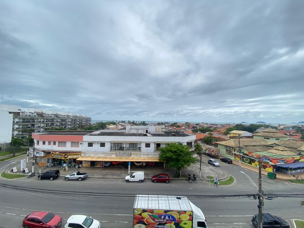Apartamento Balneário Samburá – AP0314 Apartamento no Balneário Samburá, em Peruíbe, com 2 dormitórios, suíte, sacadas com vista para o mar, condomínio com lazer e segurança 24 horas.
